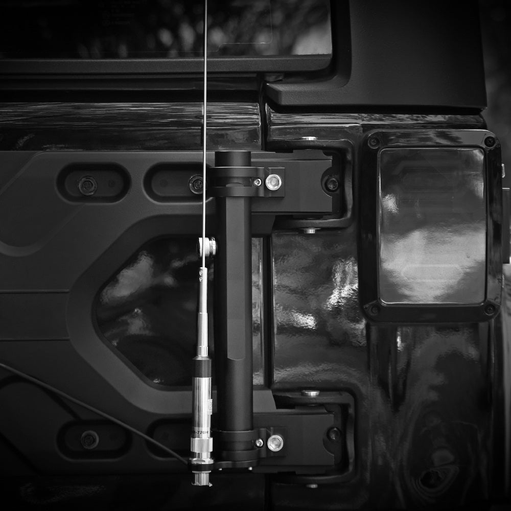 4X4WAVERS Tailgate Aluminum Flagpole & Antenna Holder - Jeep Wrangler JK/JKU/JL/JLU/4XE 2007+ - 4X4 WAVERS