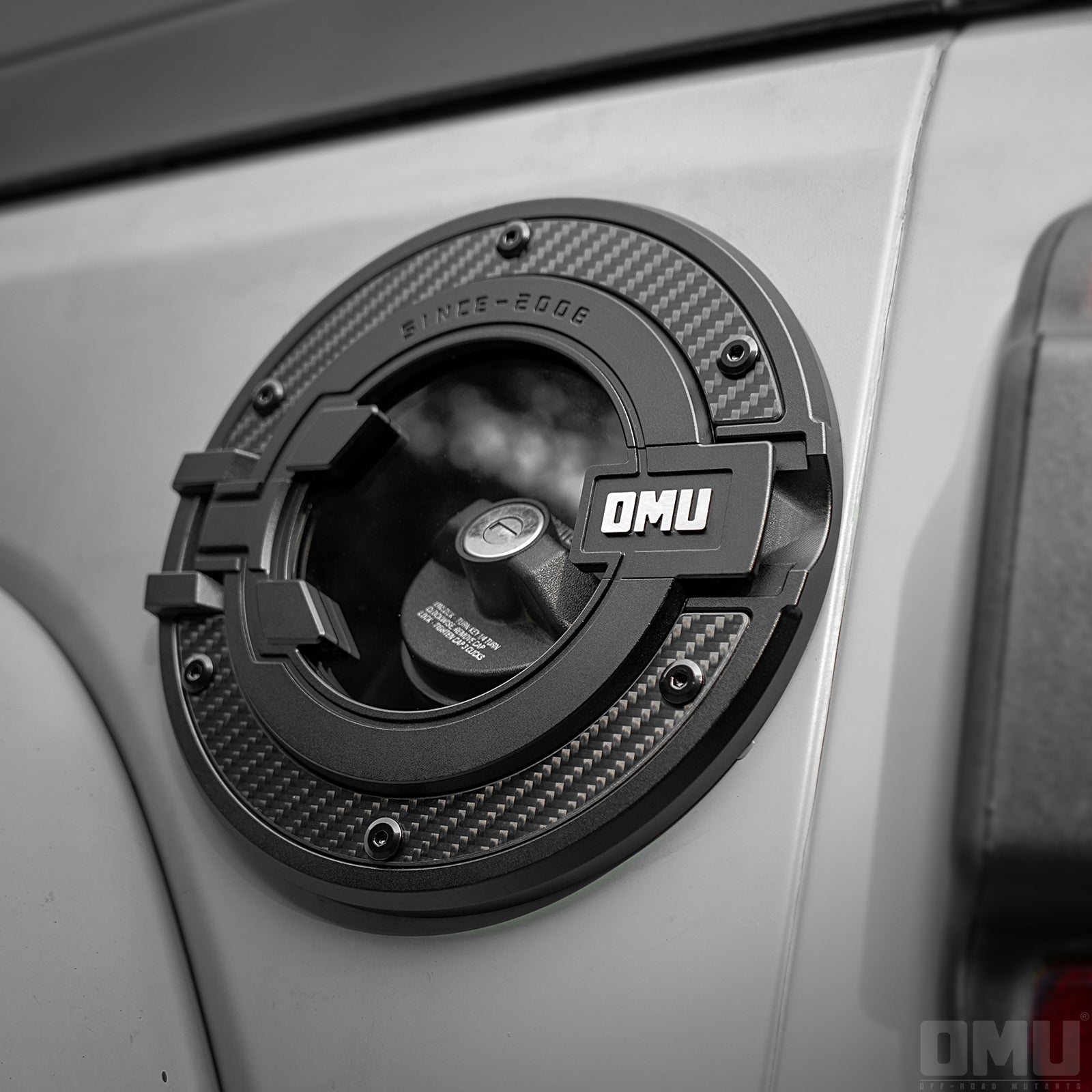 4x4wavers OMU Carbon Fiber & Aluminum Gas Tank Transparent Cover - 4X4 WAVERS