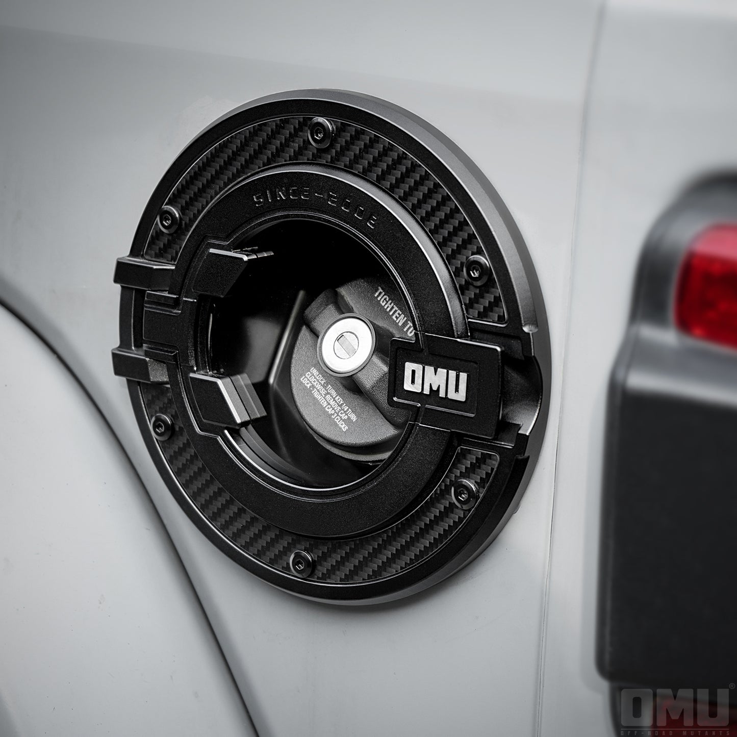 4x4wavers OMU Carbon Fiber & Aluminum Gas Tank Transparent Cover - 4X4 WAVERS