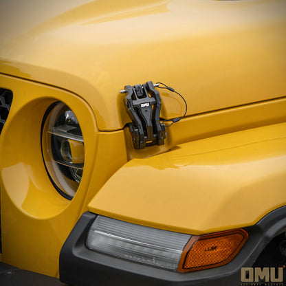 OMU Aluminum Hood Catch Latches with Carbon Fiber - Jeep Wrangler JL/JLU/4XE/JT 2018+ - 4X4 WAVERS