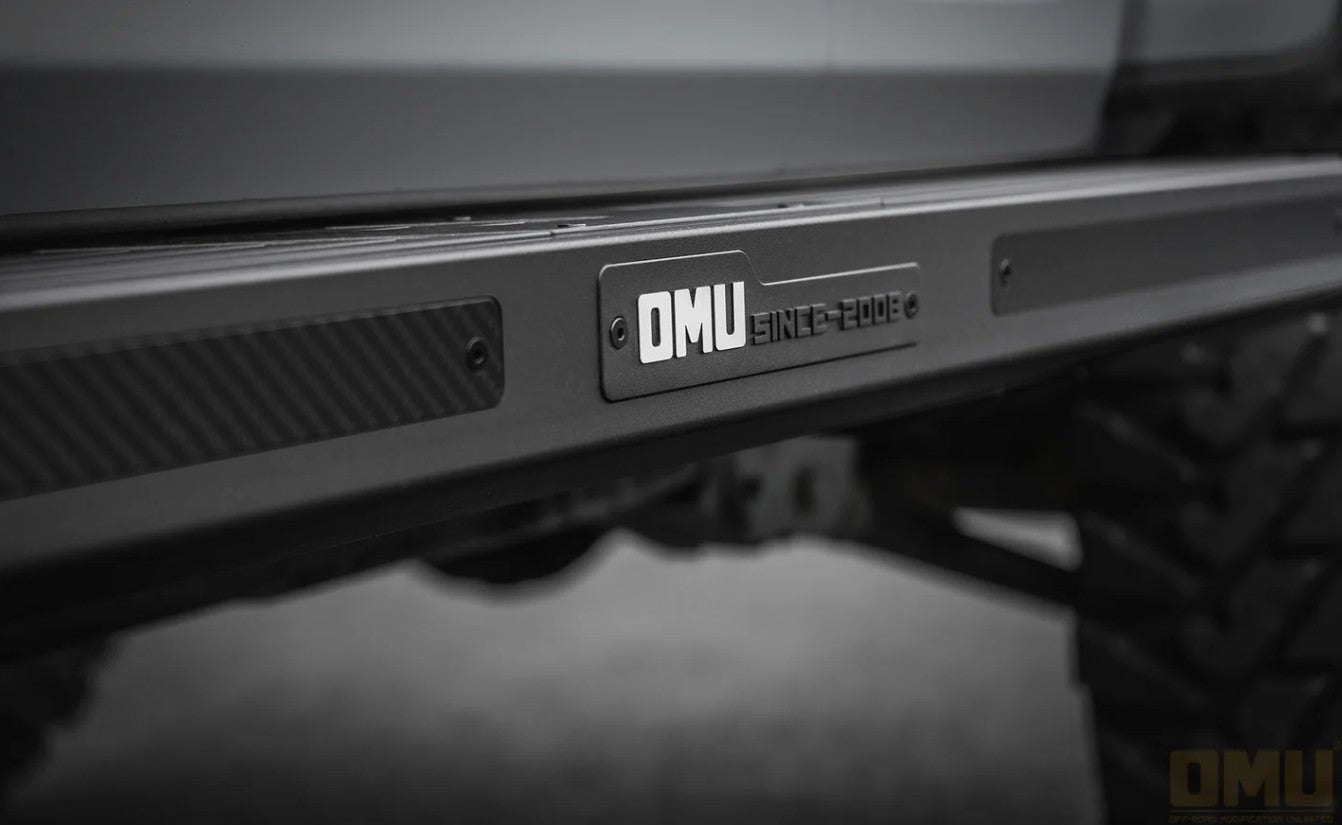 OMU Genesis Series Premium Running Board Side Step - Aluminum with Carbon Fiber Finishing - Jeep Wrangler JLU/4XE 2018+ (4 Doors only) - 4X4 WAVERS