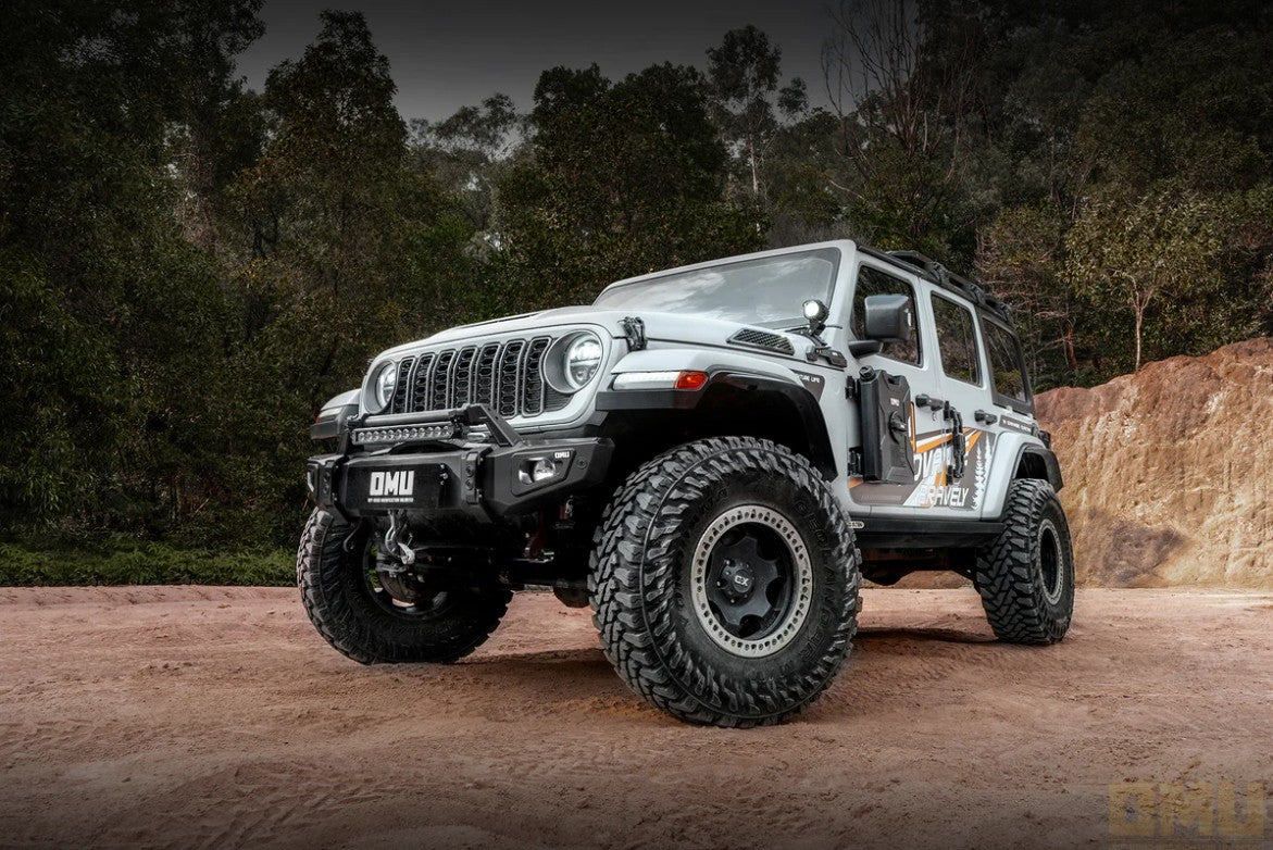 OMU Genesis Series Premium Front Bumper - Aluminum And Steel with Carbon Fiber Finishing - Jeep Wrangler JL/JLU/4XE/JT 2018+ - 4X4 WAVERS