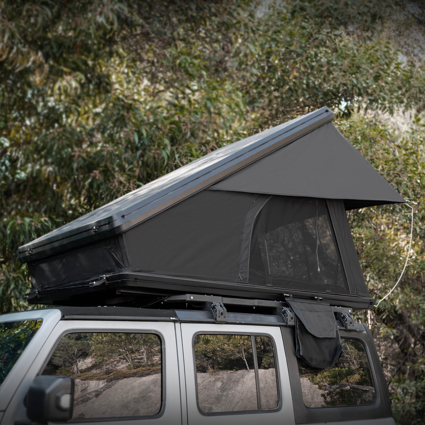 Roof Top Tent Aluminum Hardshell Rooftop Tent For Van SUV Truck Car Overland Tent Camping For 2-3 Person With Ladder