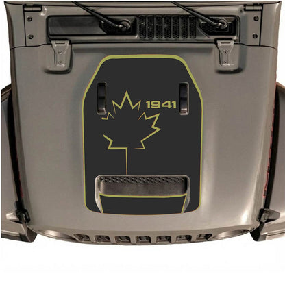 CarCode autocollant de capot pour Jeep Wrangler JL/JLU Rubicon 392 et JT Gladiator Mojave 2020-2026, style #21, montré sur le capot du véhicule.