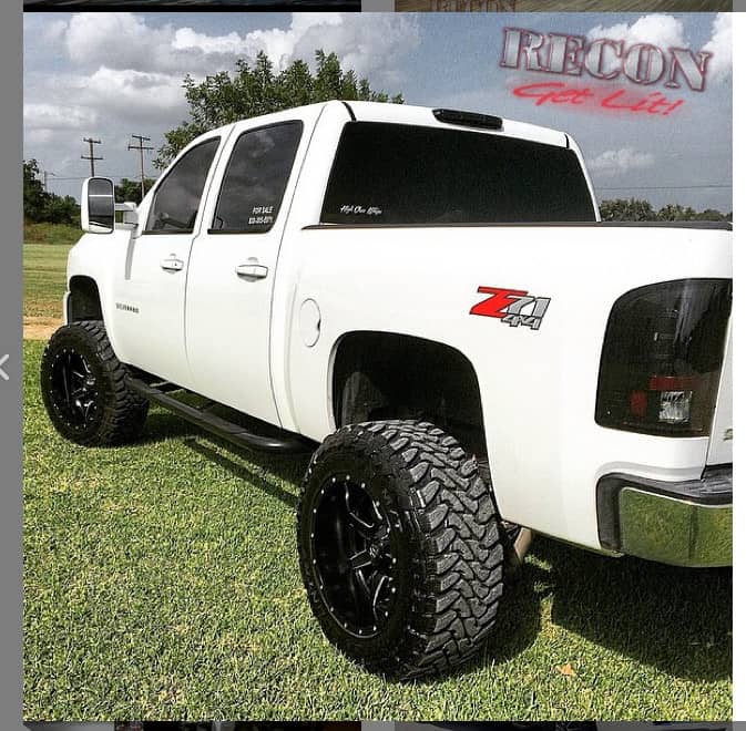 Recon LED tail light for 2007-2013 Chevy Silverado 1500 and 2007-2014 HD trucks, showing red and clear lens design.