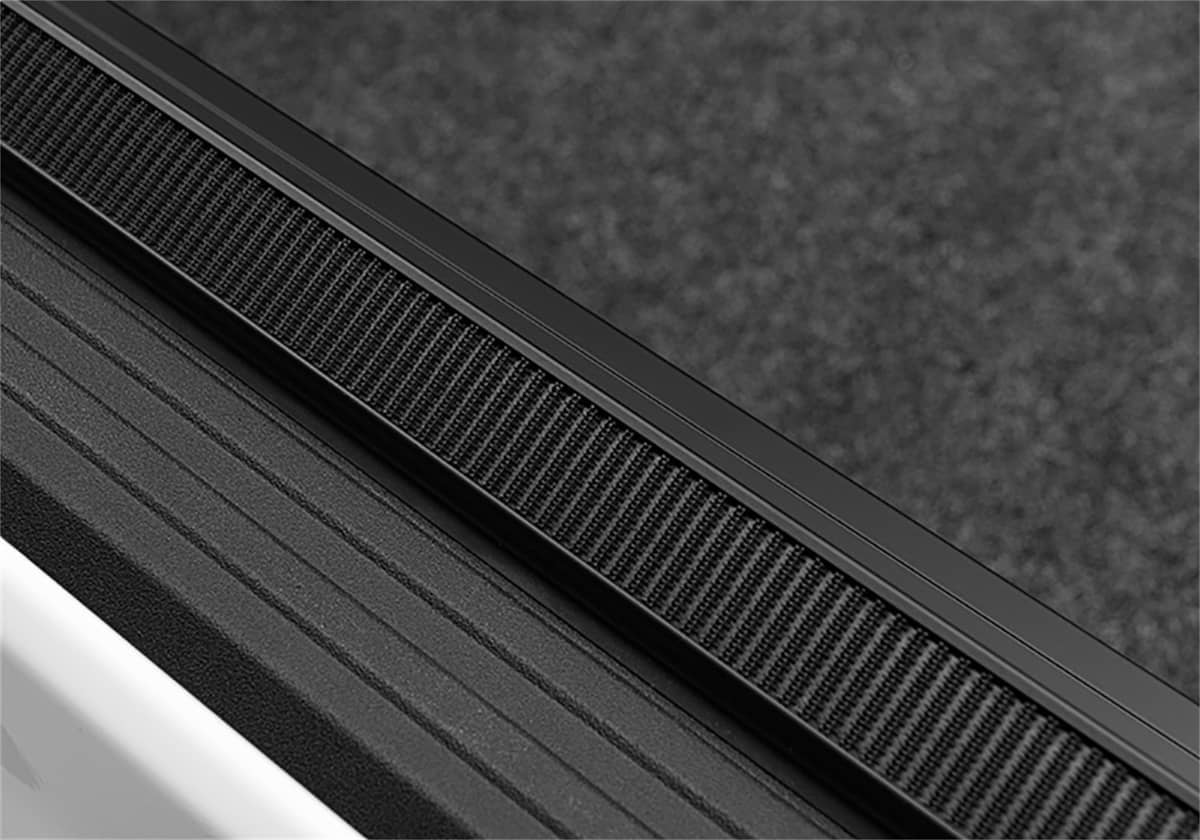 Truxedo LO PRO BOX COVER for 20-26 Gladiator pickup trucks, tonneau cover installed on truck bed for weather protection