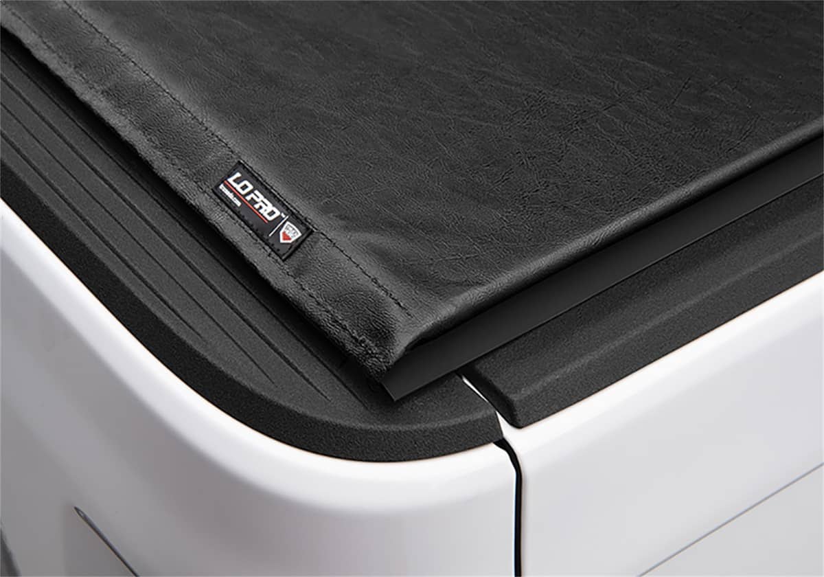Truxedo LO Pro Box Cover for 20-26 Gladiator pickup trucks, tonneau cover installed on truck bed.