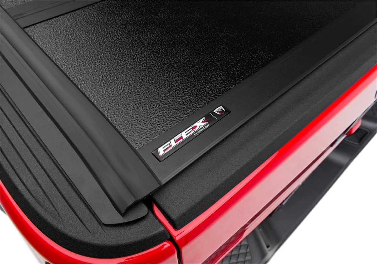 Undercover FLEX BOX CVR 20-26 Gladiator 5' tonneau cover installed on a pickup truck, showcasing durable protective cover design