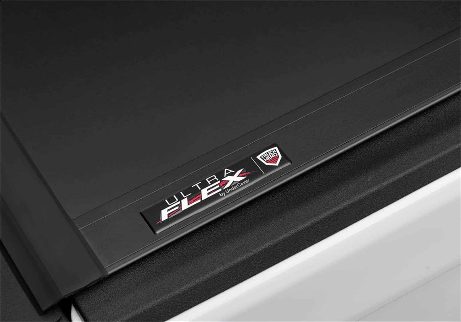 Undercover Ultra Flex Box CVR 20-26 Gladiator 5' tonneau cover installed on a truck bed, showcasing its sleek, flexible design.