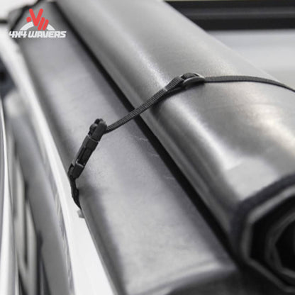 Open Access LiteRider cubierta tonneau enrollable suave en una Jeep Gladiator JT 2020-2026, mostrando la cubierta de caja enrollada en uso.