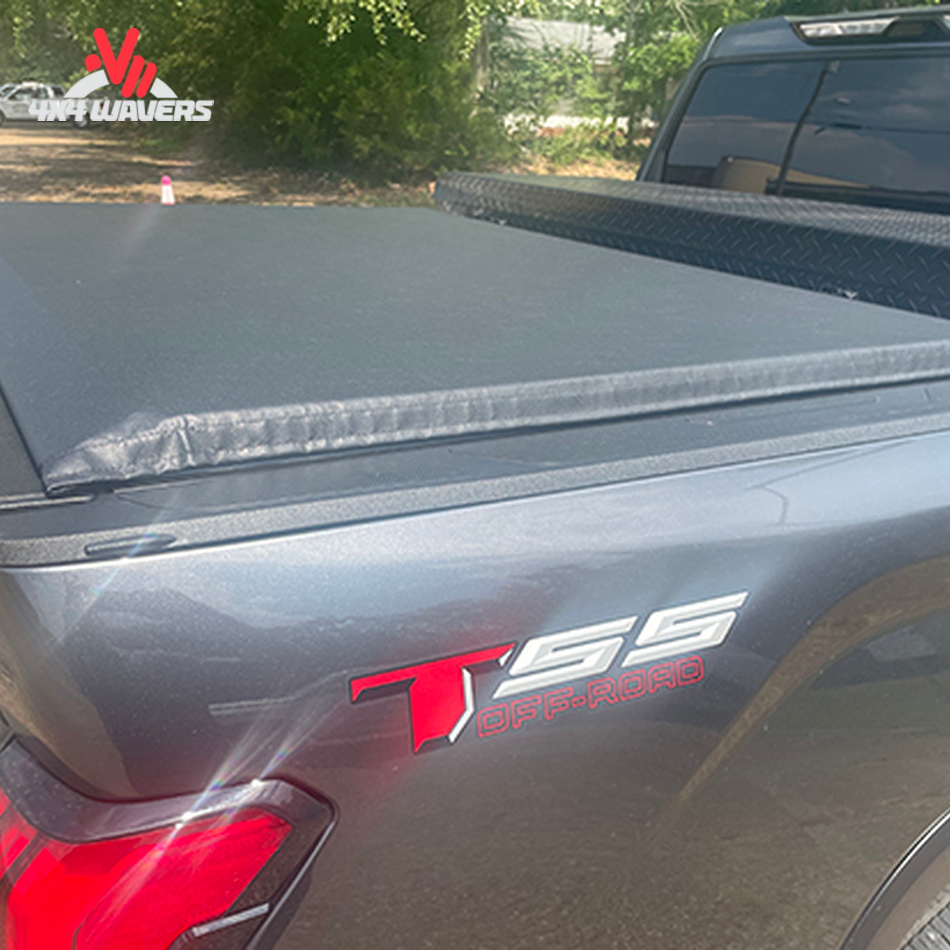 Independent soft roll-up tonneau cover mounted behind 20-inch over-the-rail toolbox on 2004-2014 Ford F150 61279