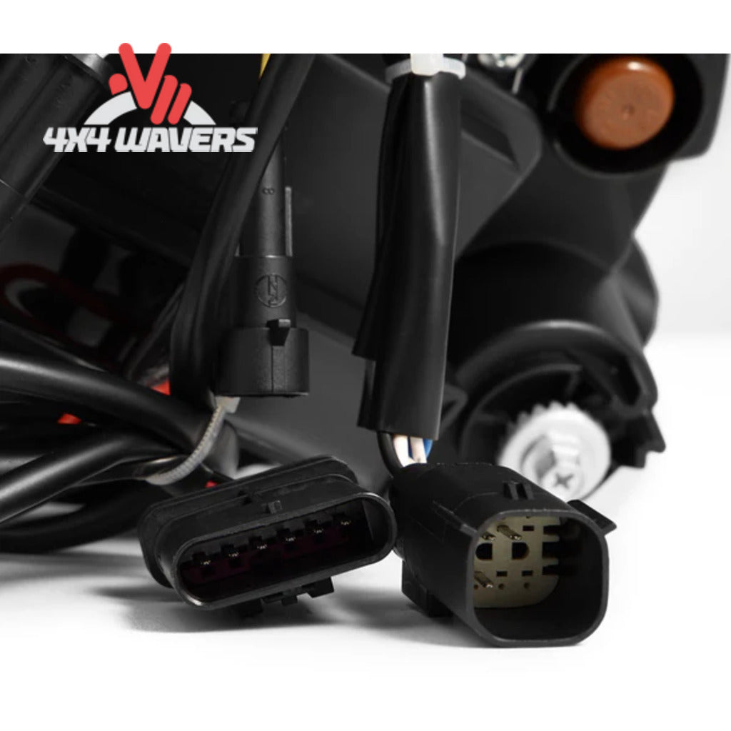 Faros proyector LED AlphaRex NOVA en negro para Jeep Wrangler JL 2018-2026, con lentes transparentes y diseño detallado.
