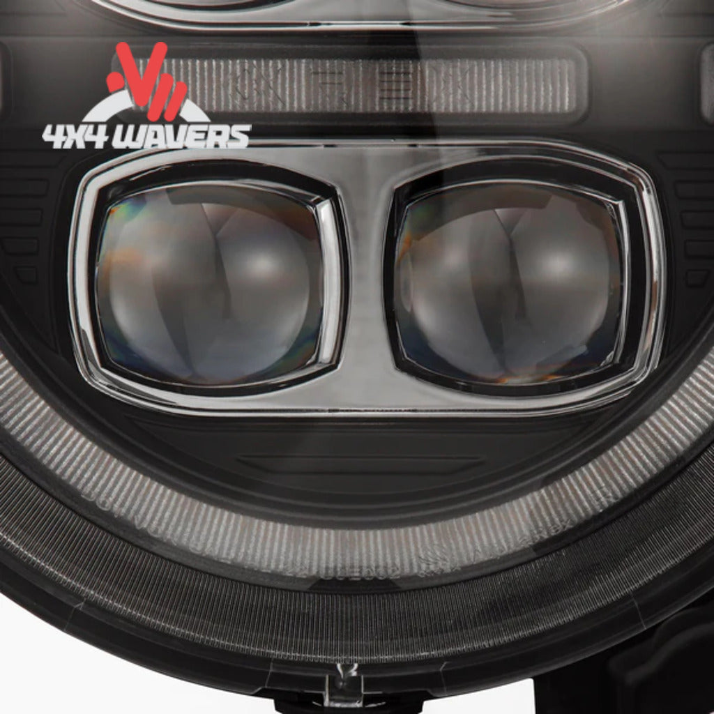 Faros delanteros proyectores LED AlphaRex NOVA en negro para Jeep Wrangler JL 2018-2026, con lentes transparentes y diseño detallado.