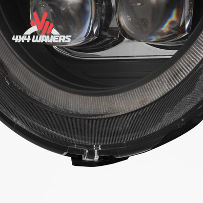 AlphaRex NOVA faros delanteros LED tipo proyector en negro para Jeep Wrangler JL 2018-2026, con lentes transparentes y diseño detallado.