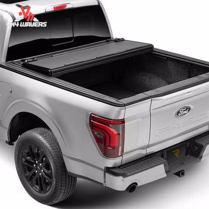 Cubierta rígida plegable BAKFlip MX4 instalada en Jeep Gladiator JT 2020-2026, que ofrece una protección duradera y segura para la caja de la camioneta.