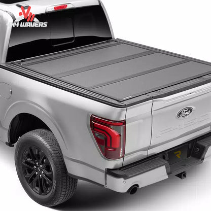 Cubierta rígida plegable BAKFlip MX4 instalada en una Jeep Gladiator JT 2020-2026, con construcción negra duradera y paneles plegables.
