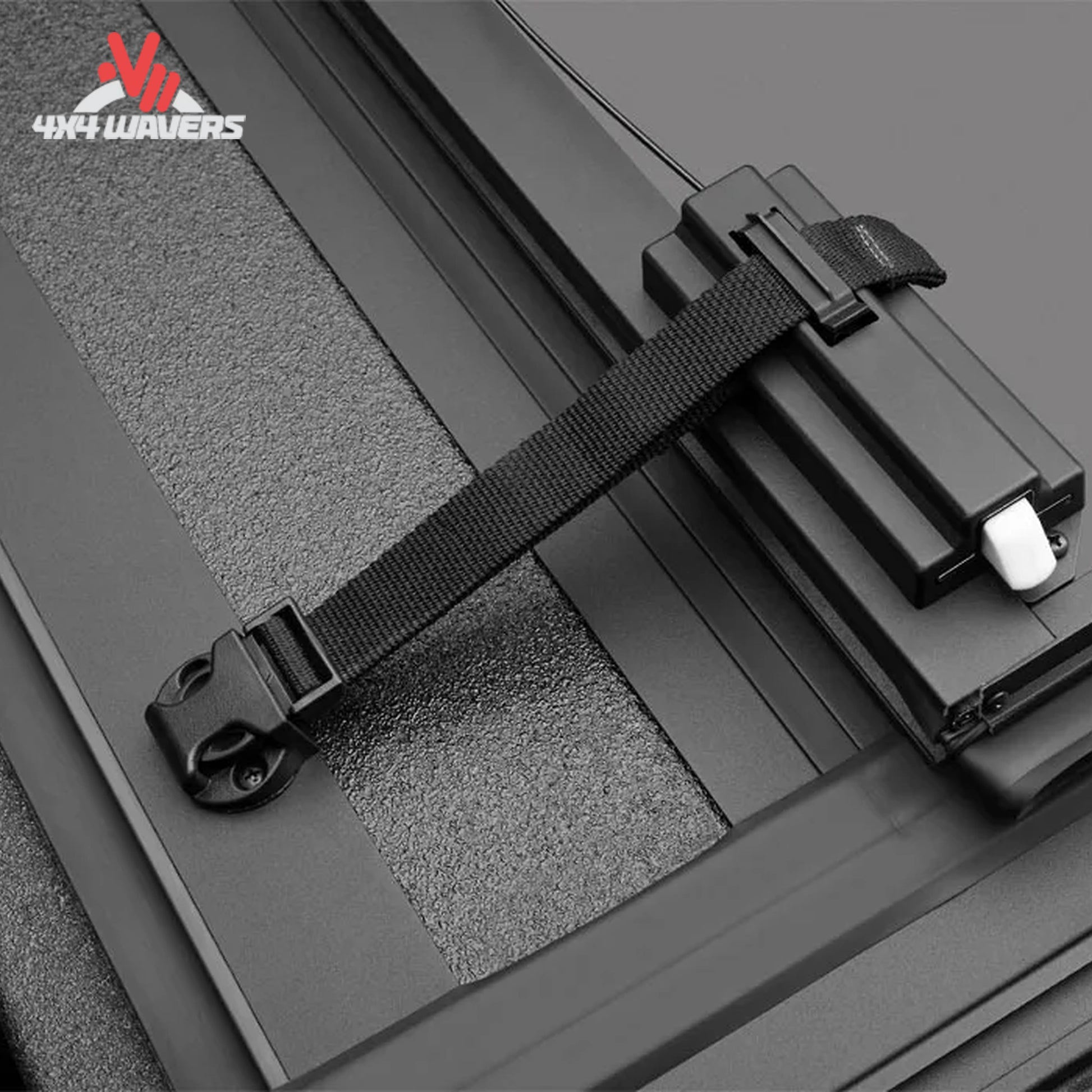 Cubierta rígida plegable BAKFlip MX4 TS negro mate para una Jeep Gladiator JT 2020-2026, mostrando los detalles de los paneles y el cierre seguro.