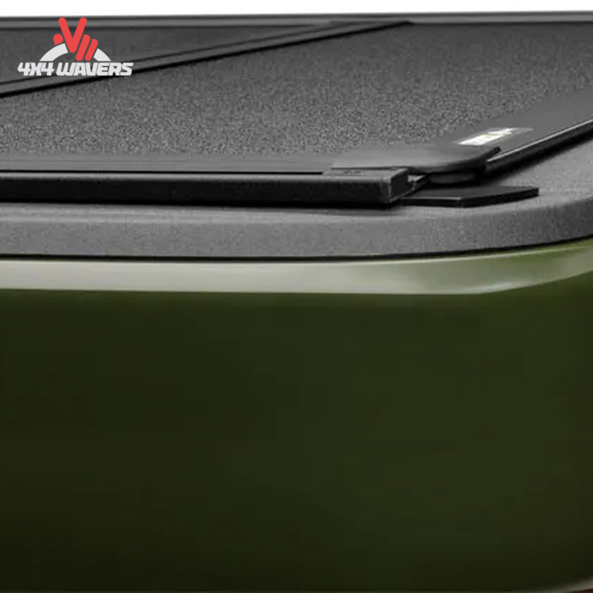 Matte black BAKFlip MX4 TS cubierta rígida plegable tipo tonneau para Jeep Gladiator JT 2020-2026, con diseño de paneles robusto.