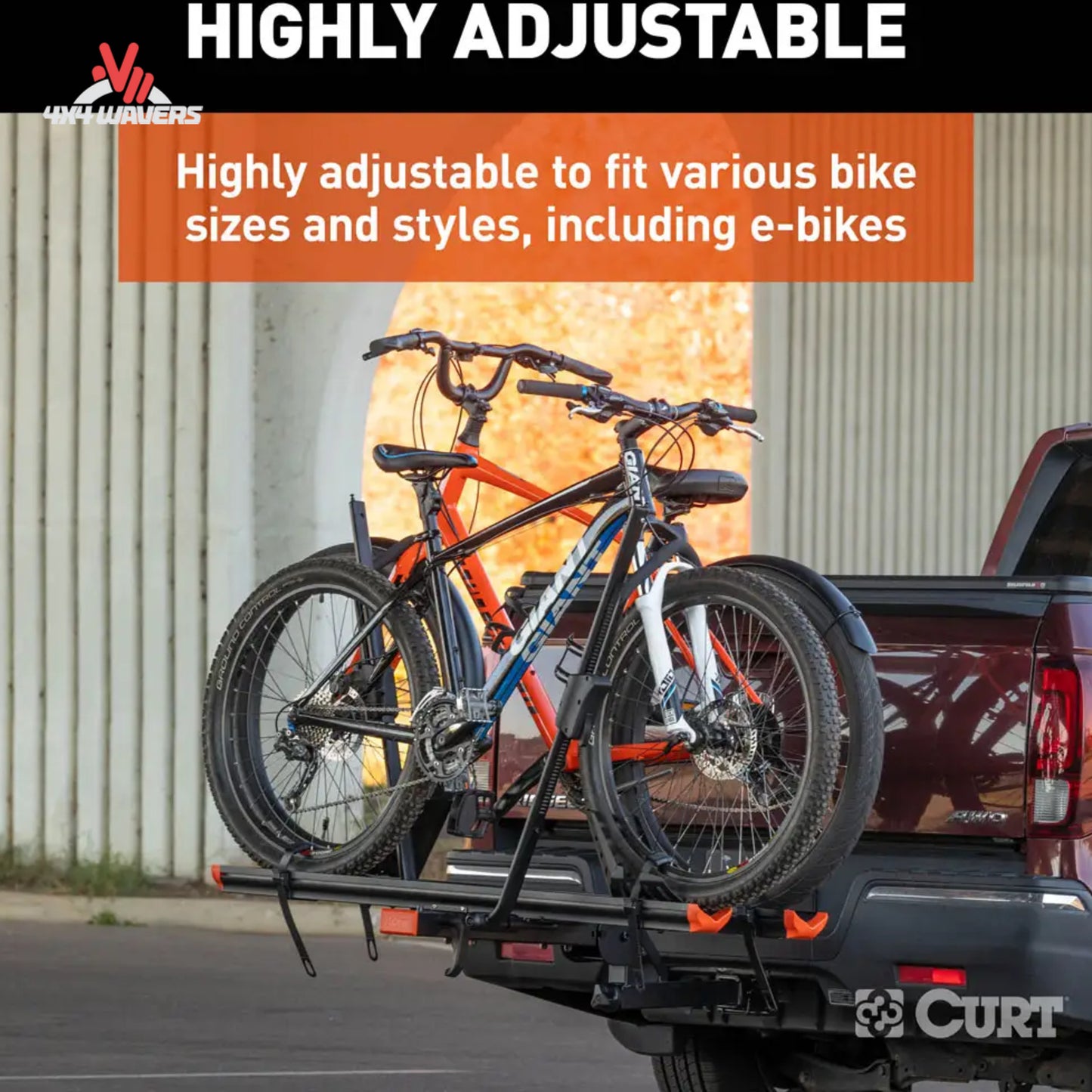 Primer plano del portabicicletas CURT estilo bandeja de aluminio para 2 bicicletas, con brazos de trinquete y bandejas para ruedas para enganches de 2 pulgadas.