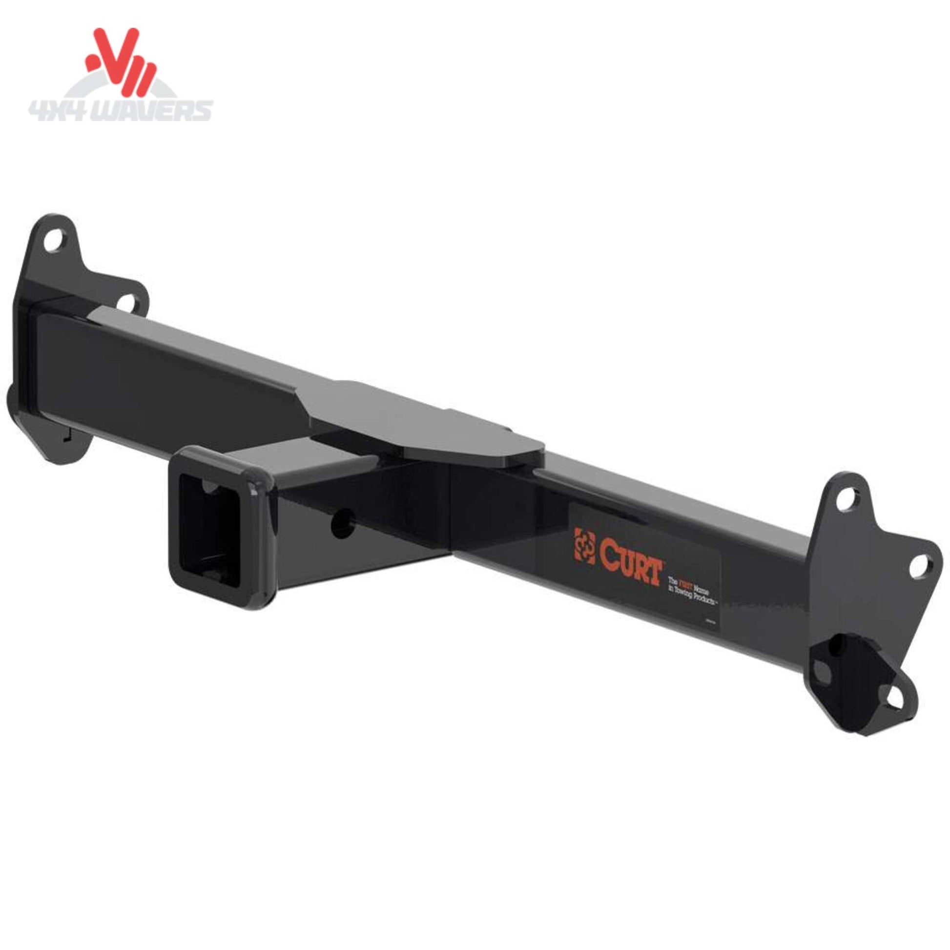 Primer plano del enganche receptor frontal CURT de 2 pulgadas en un Jeep Wrangler JL y Gladiator 2018-2026, mostrando su resistente construcción metálica.