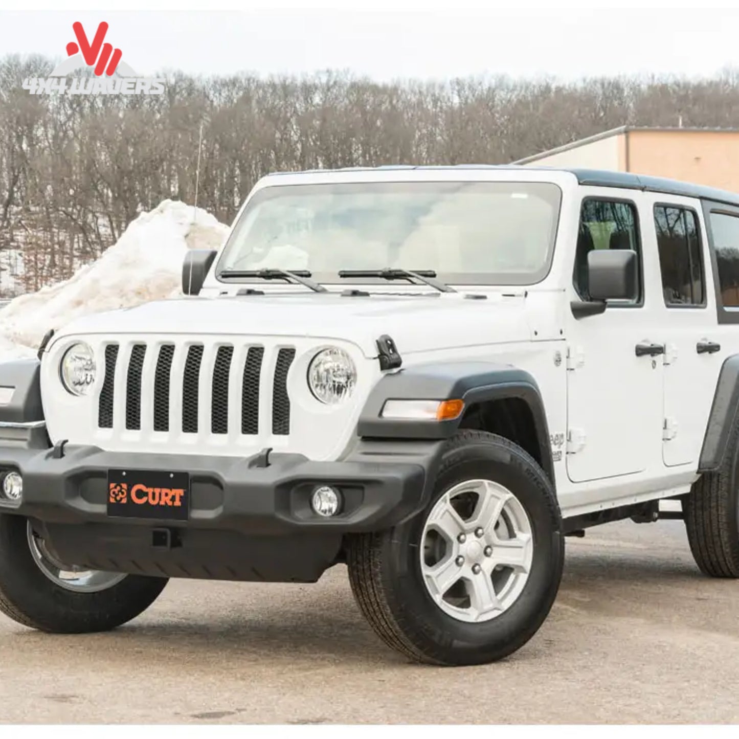 alt
Enganche receptor delantero CURT instalado en un Jeep Wrangler JL y Gladiator 2018-2026 para remolque de tráiler y conexión de accesorios.
