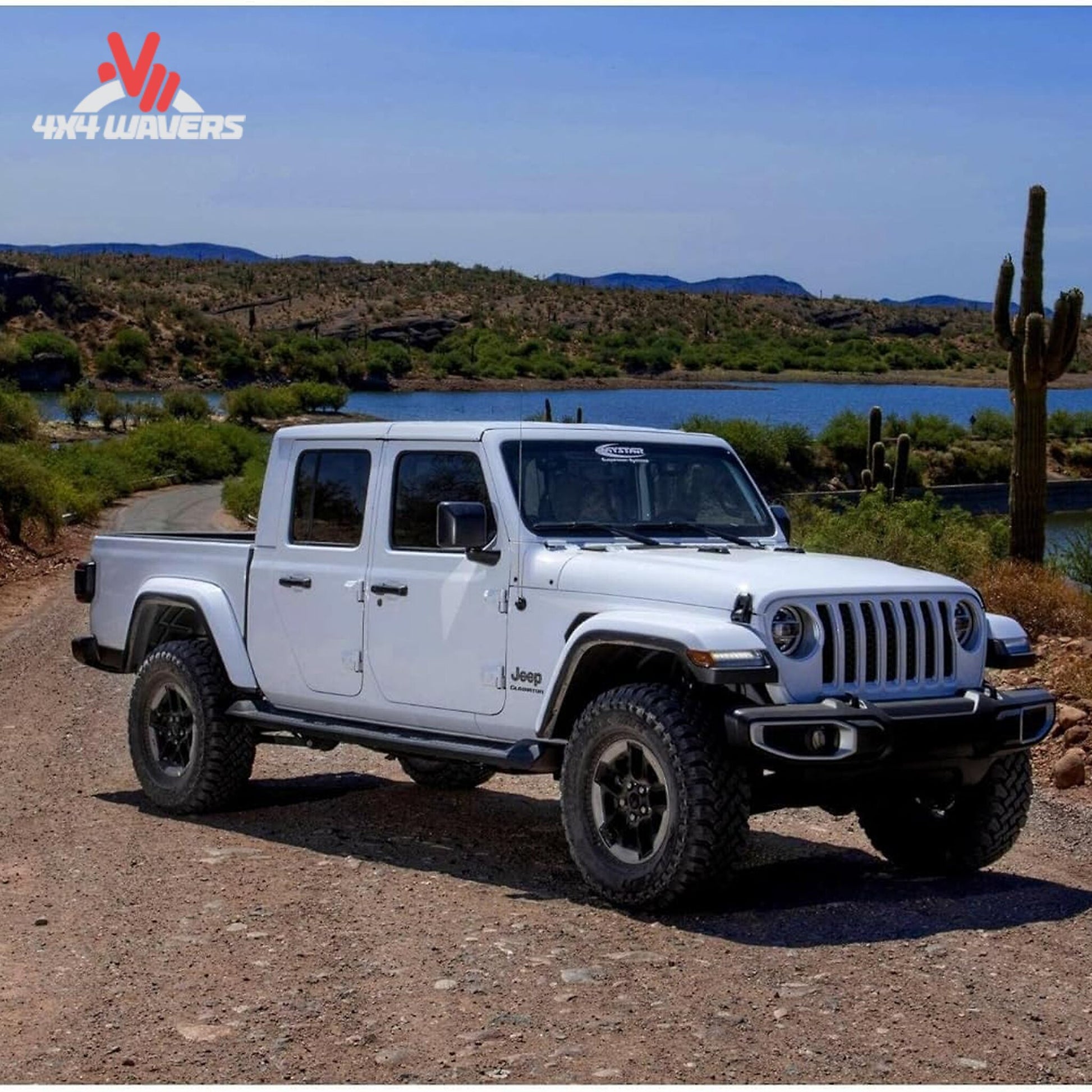 Jeep Gladiator JT elevado con kit de suspensión Daystar KJ09188KV y brazos de control mejorados