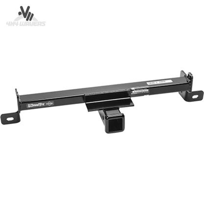 Primer plano del enganche receptor delantero Draw-Tite de 2 pulgadas en un Jeep Wrangler JL y Gladiator 2018-2024, mostrando el receptor del enganche y los detalles de montaje.