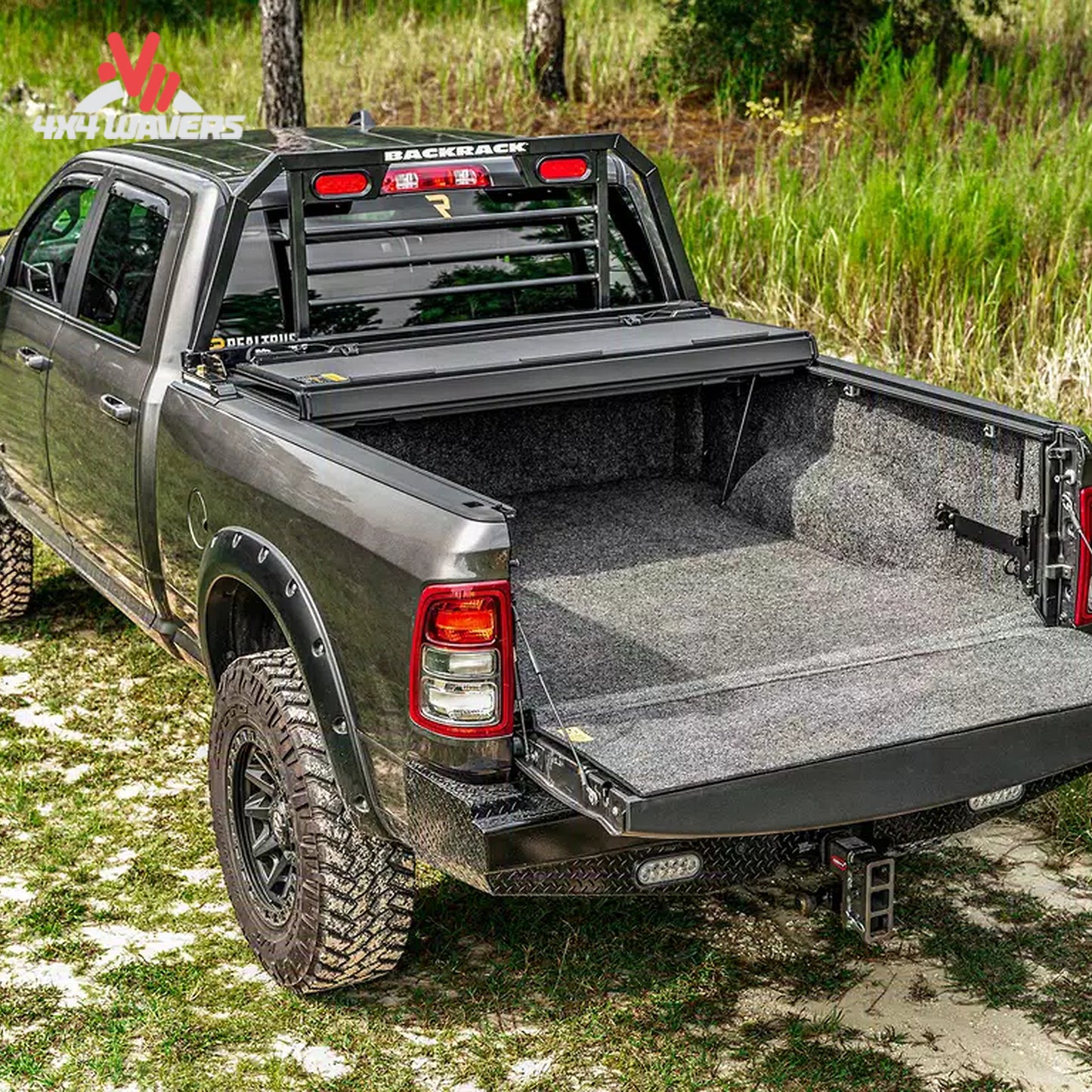 alt
Cubierta rígida plegable Extang Endure ALX abierta sobre la caja de 5 pies de un Jeep Gladiator JT 2020–2026, mostrando su diseño elegante.
