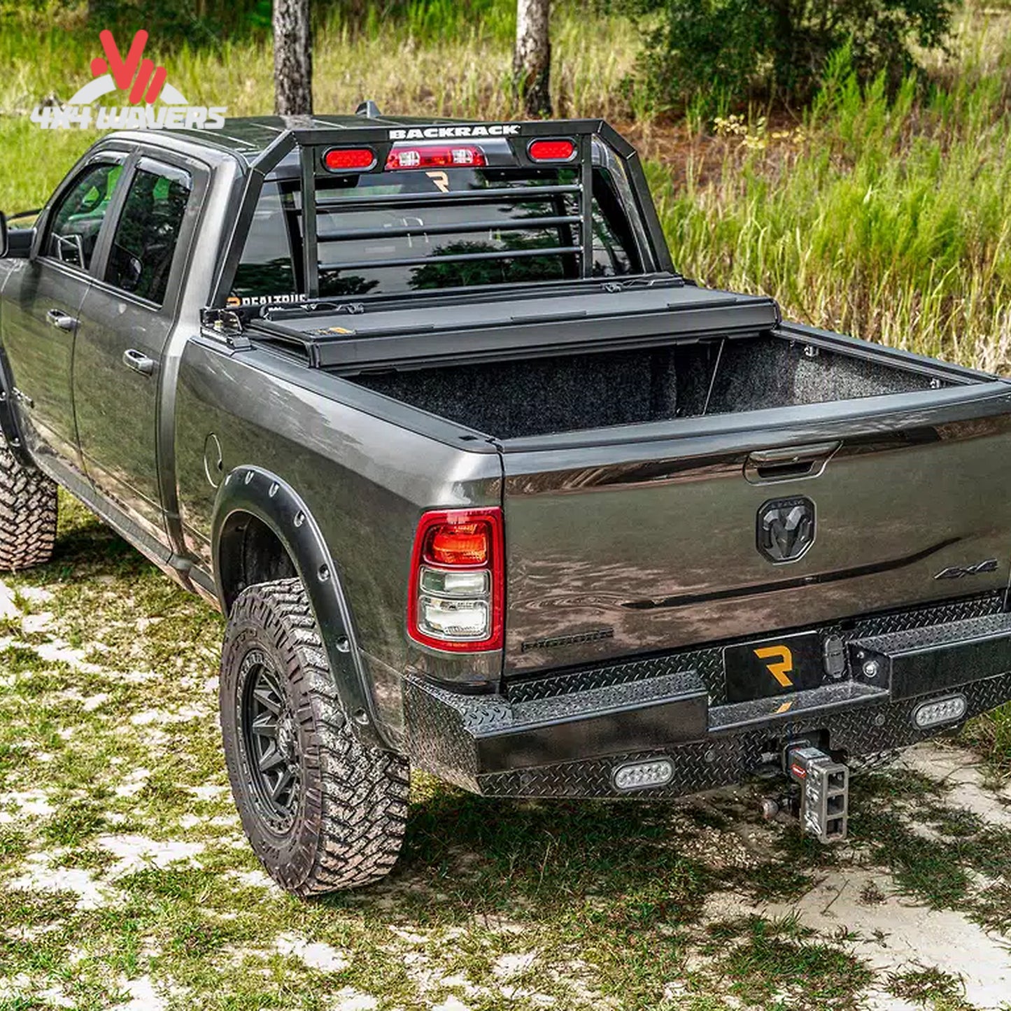 alt
Cubierta rígida plegable Extang Endure ALX instalada en una Jeep Gladiator JT 2020–2026 con caja de 5 ft, cubriendo de forma segura la caja de la camioneta.