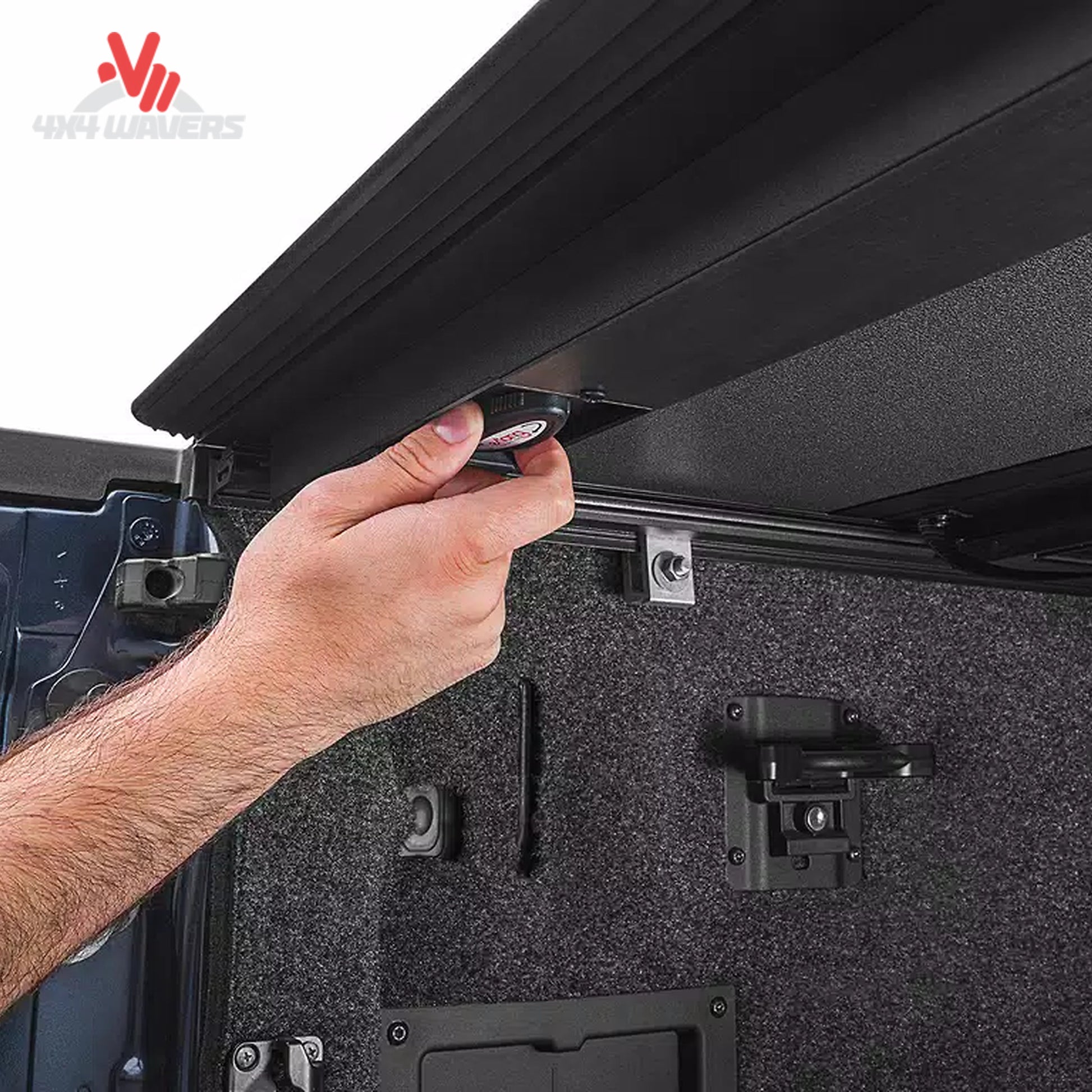 Cubierta rígida plegable Endure ALX de Extang para Jeep Gladiator JT 2020–2026 con caja de 5 ft, con diseño de perfil bajo.