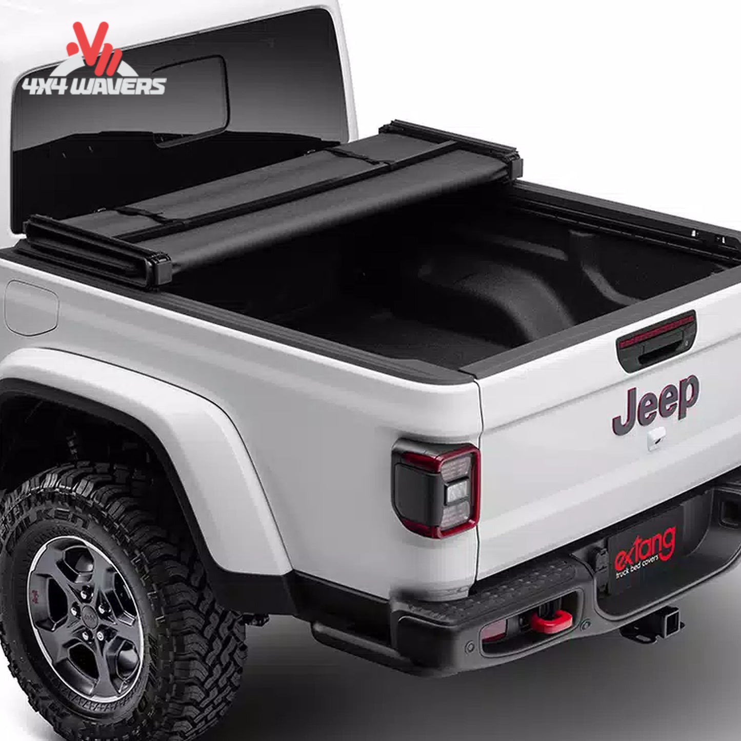 Cubierta blanda plegable Extang Trifecta 2.0, abierta y plegada sobre la caja de 5 pies de una Jeep Gladiator JT 2020–2026, mostrando su diseño flexible.