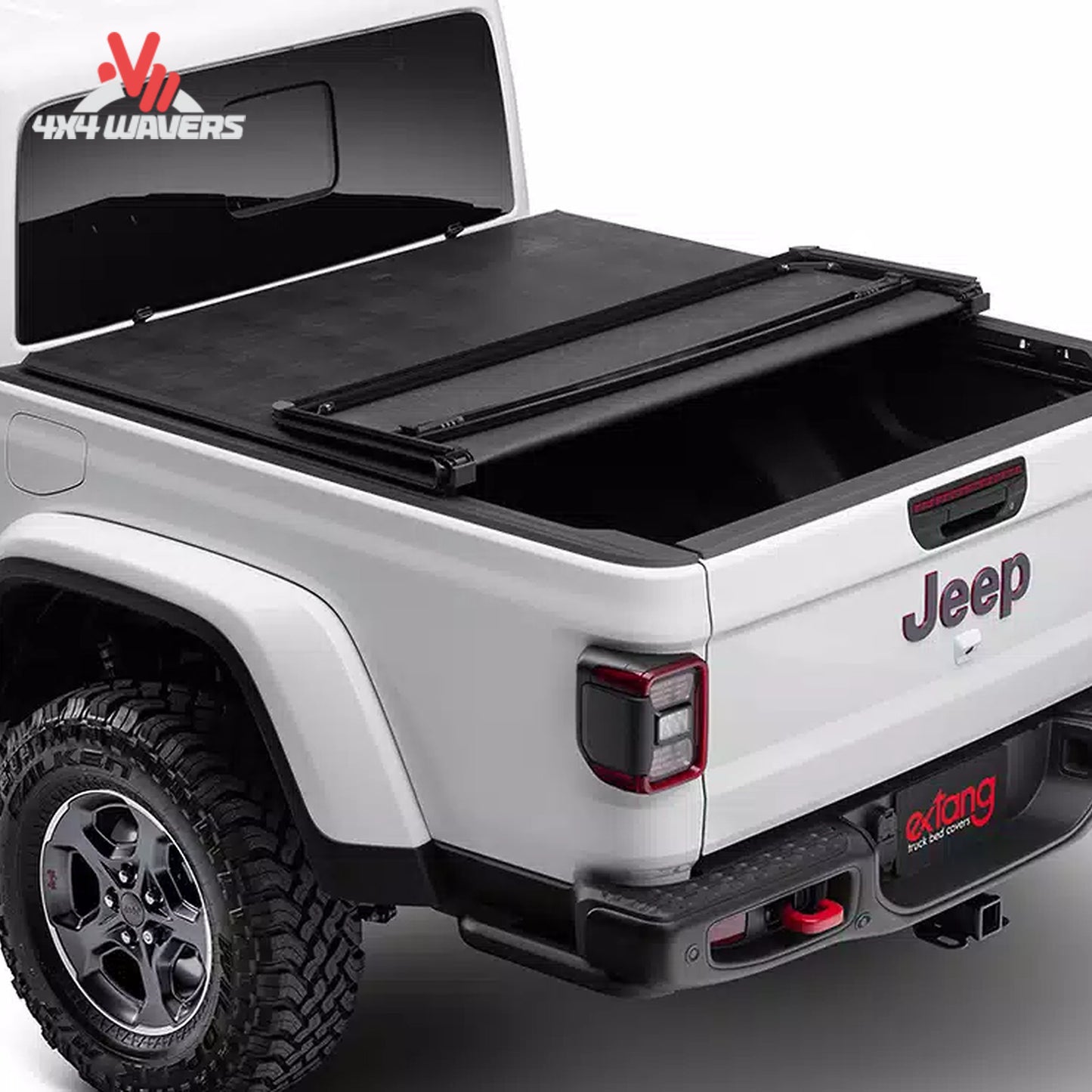 Cubierta tonneau blanda plegable Extang Trifecta 2.0 en una Jeep Gladiator JT 2020–2026 con caja de 5 ft, mostrada plegada hacia atrás para acceder a la caja.