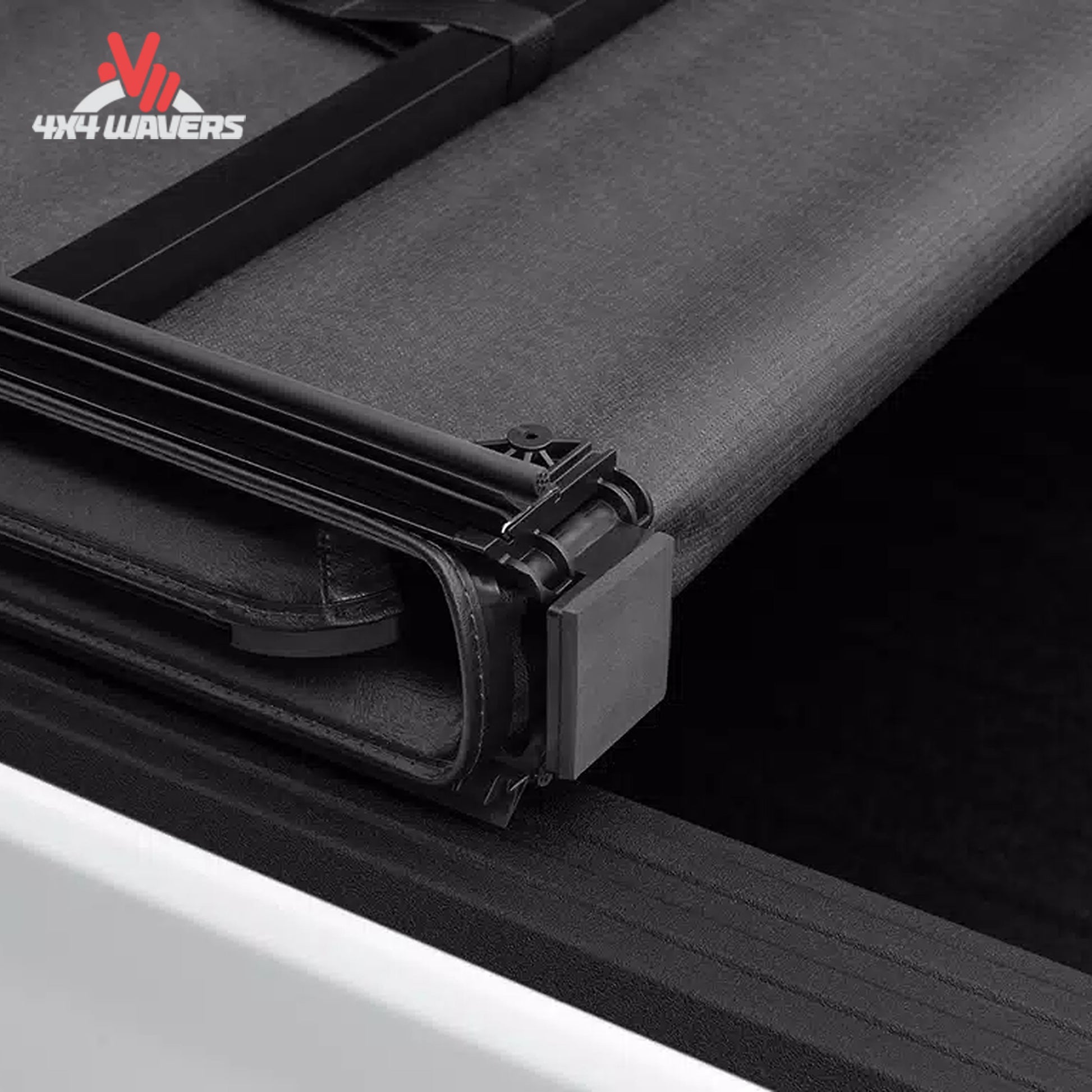 txt
Primer plano de la cubierta de lona plegable blanda Extang Trifecta 2.0 en una Jeep Gladiator JT 2020–2026 con caja de 5 pies.