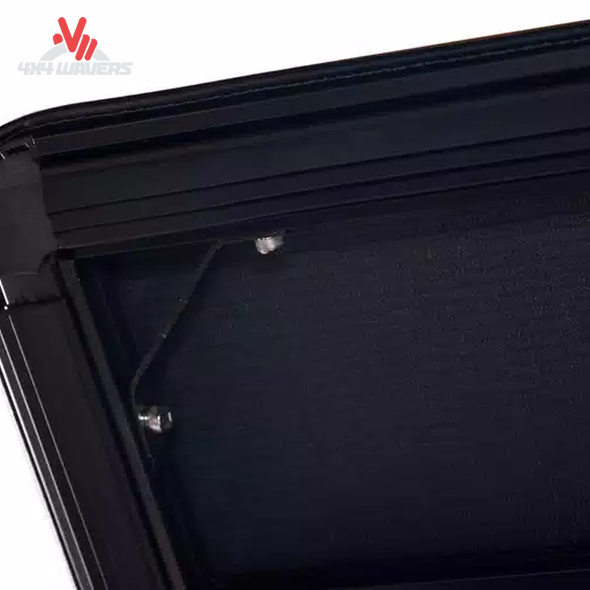 close-up de la cubierta de lona plegable blanda Extang Trifecta 2.0 en un Jeep Gladiator JT 2020–2026 con caja de 5 ft, mostrando el material de vinilo y las líneas de pliegue.