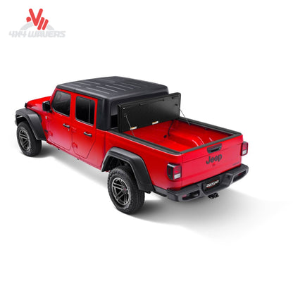 UnderCover FLEX plegada verticalmente, brinda acceso completo a la caja de la camioneta Gladiator