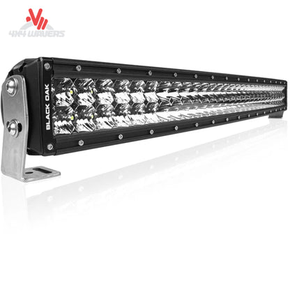 alt
Vista lateral de la barra de luz LED Go Performance L3 de 30 pulgadas, de doble fila, con haz combinado, iluminación todoterreno para mejorar la visibilidad.