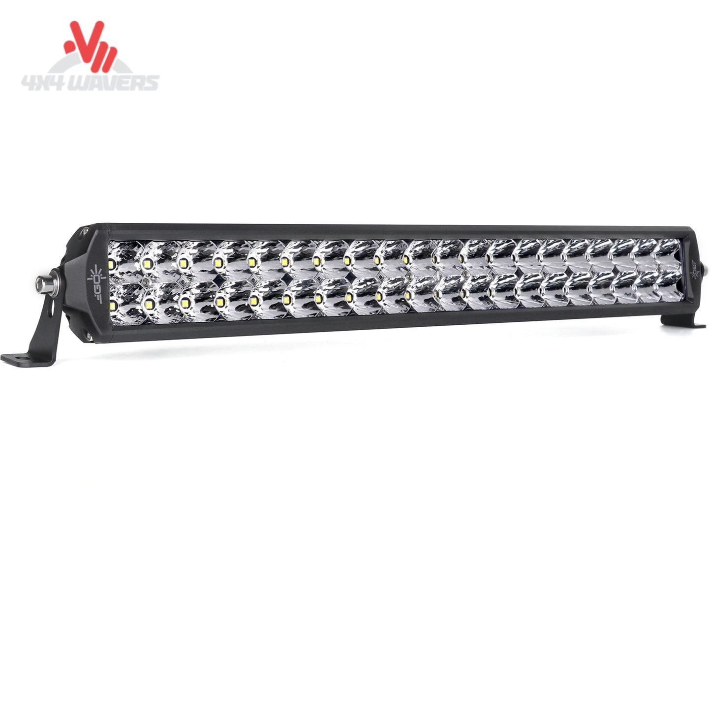 Go Performance barra de luz LED de doble fila de 20 pulgadas L6 con opciones de haz puntual e inundación, montada en la parrilla frontal de un vehículo todoterreno.