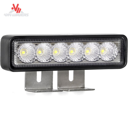 Barra de luces LED de doble fila Go Performance L6 de 30 pulgadas con haz combinado montada en vehículo todoterreno para mayor visibilidad.
