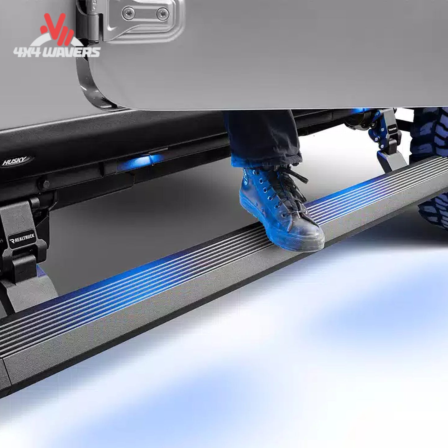alt
Tableros eléctricos Go Rhino E1 con iluminación LED instalados en un Jeep Wrangler JL de 4 puertas 2018–2025, mostrando los escalones y la iluminación.