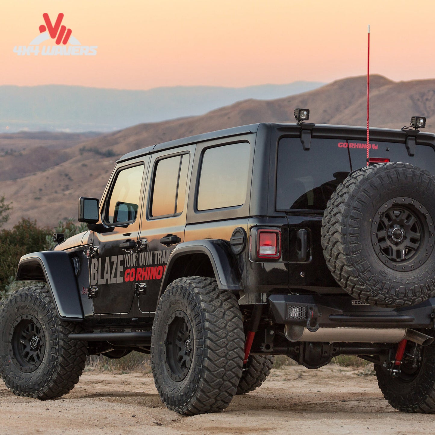 alt
Jeep Wrangler JL equipado con defensa trasera corta todoterreno de acero Go Rhino Rockline