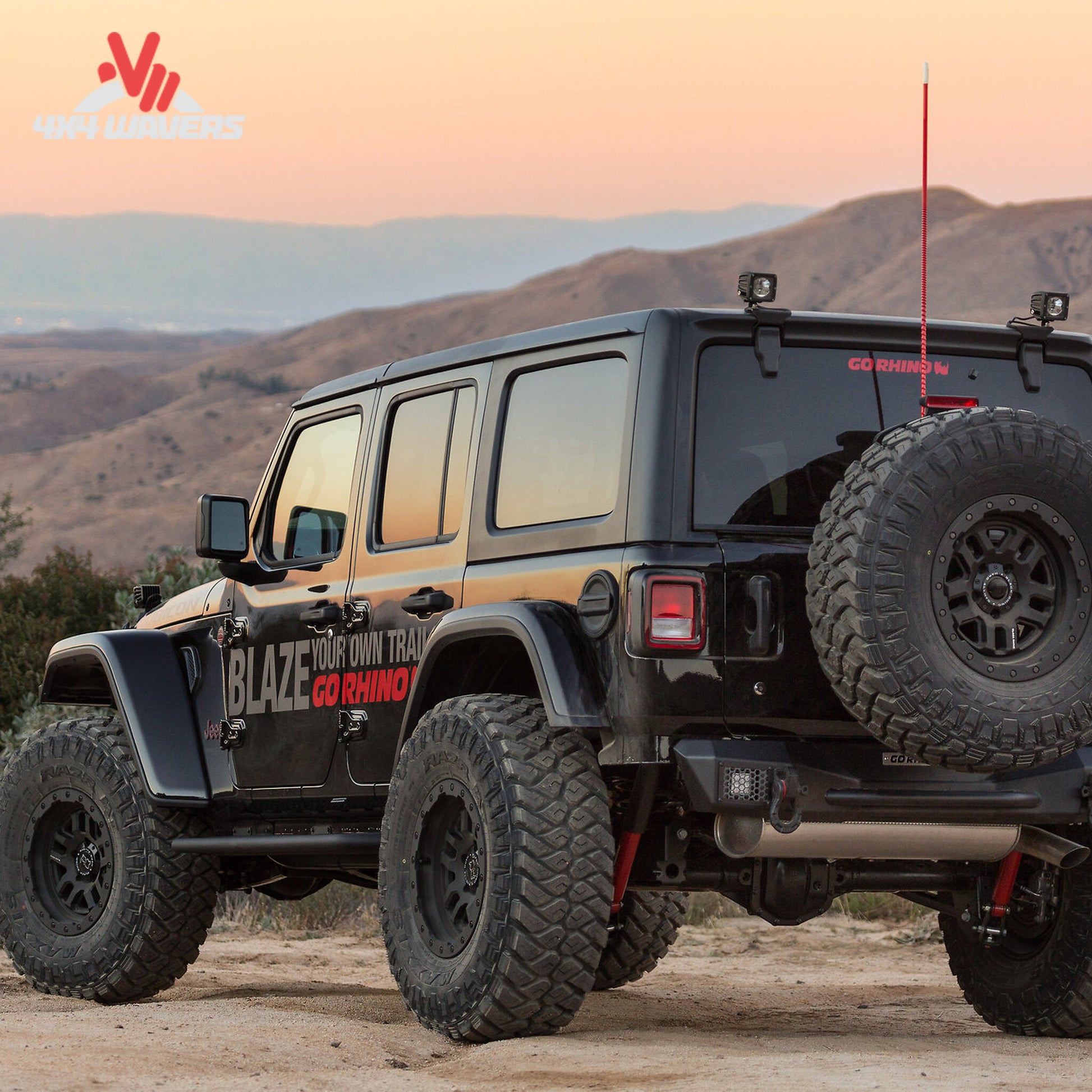 alt
Jeep Wrangler JL equipado con defensa trasera corta todoterreno de acero Go Rhino Rockline
