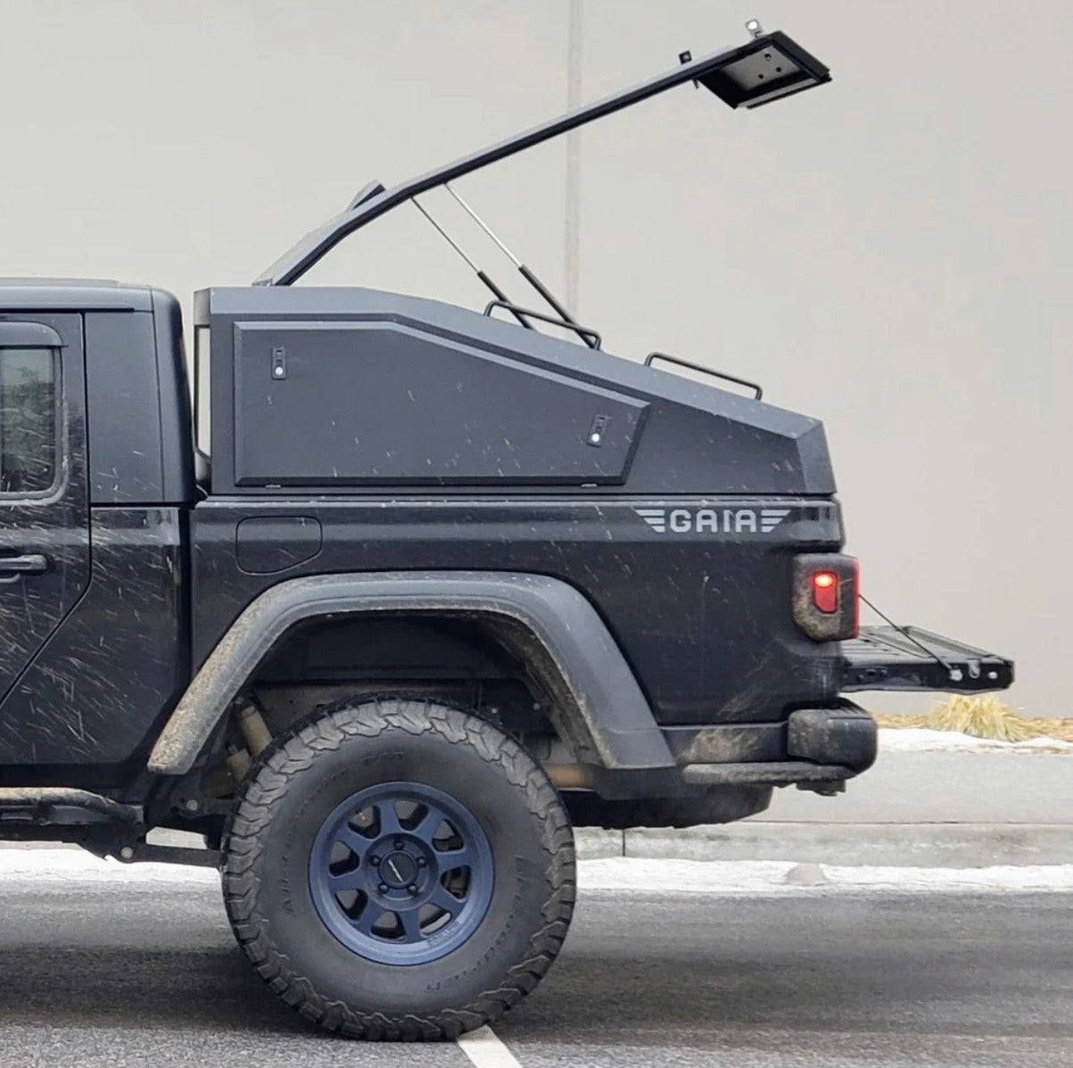 OFFactory Fastback Topper Cover Hardtop Canopy - Tonneau Cover Hardshell - Jeep Gladiator JT 2019+ | Universal | OFFactory by 4X4WAVERS (Image 10)