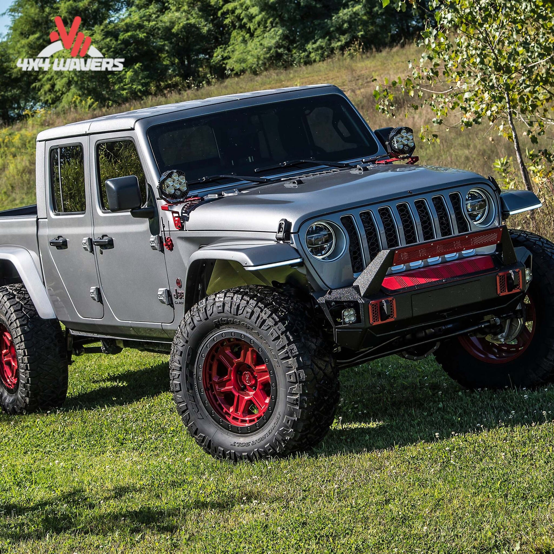 Kit de elevación BDS de 3 pulgadas con amortiguadores NX2 instalado en un Jeep Gladiator JT 2020-2025, mostrando la suspensión elevada y una postura lista para todoterreno.