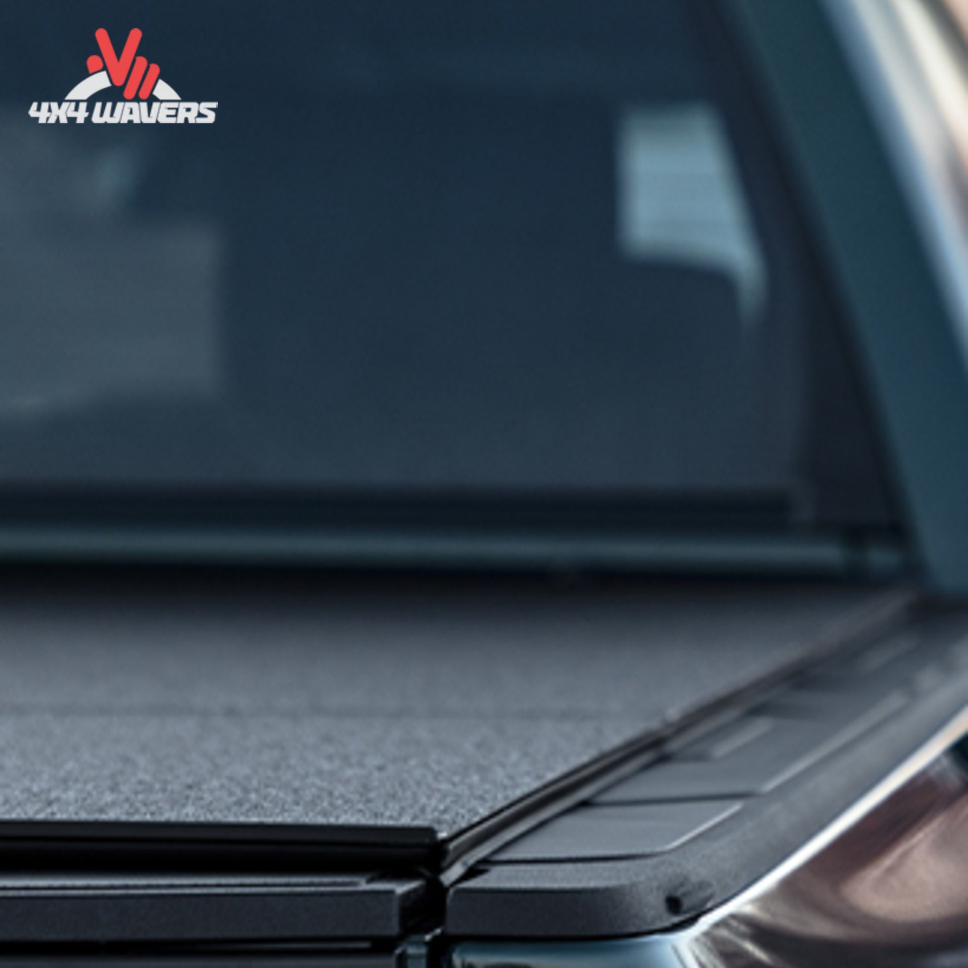 alt
Vista lateral de la cubierta rígida plegable ACI LOMAX Tonneau Cover en una Jeep Gladiator JT 2020-2026 con caja de 5 pies.