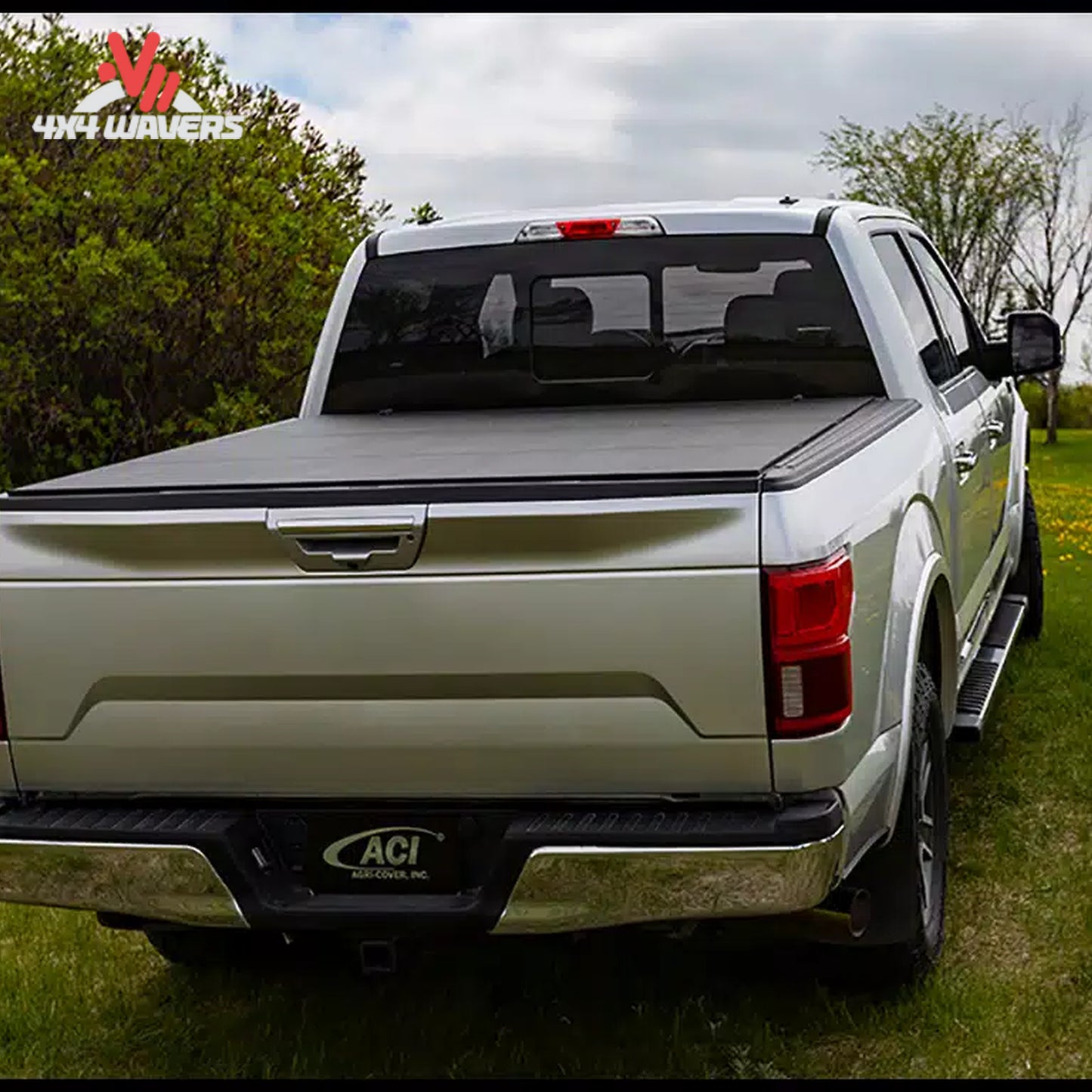 Weather resistant perimeter seal meeting the tailgate on a LOMAX Stance low profile cover.