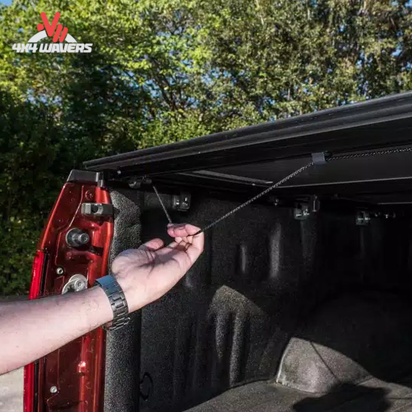 Weather resistant perimeter seal meeting the tailgate on a LOMAX low profile cover.