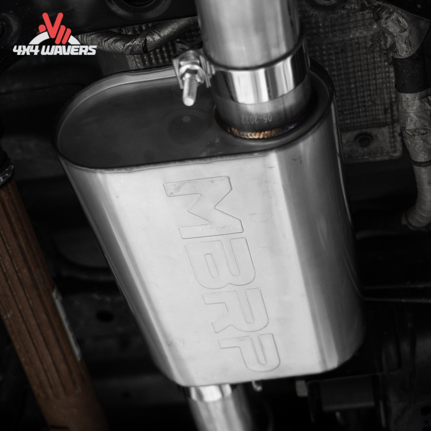 High-clearance exhaust routing for Ford Bronco off-road applications