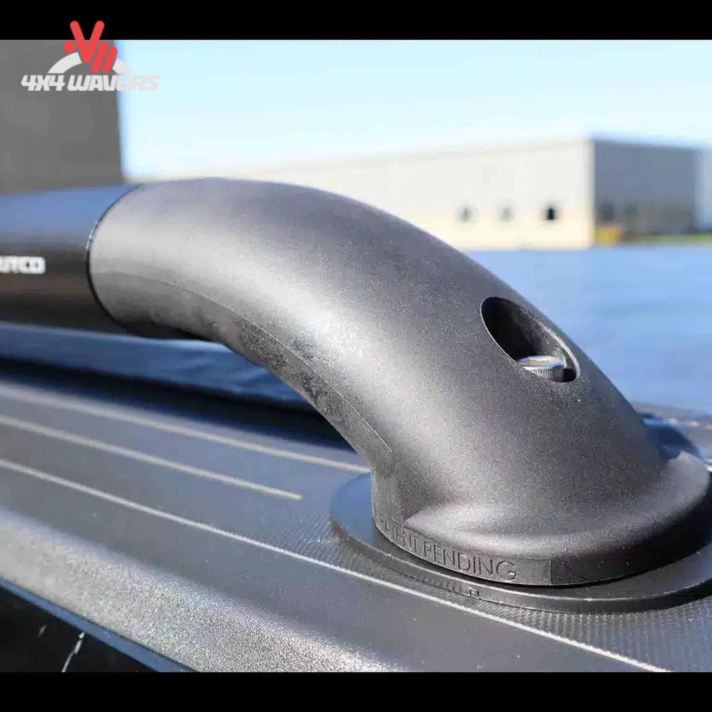 Detail view of continuous T-slot channel and black locker end stanchion 119864