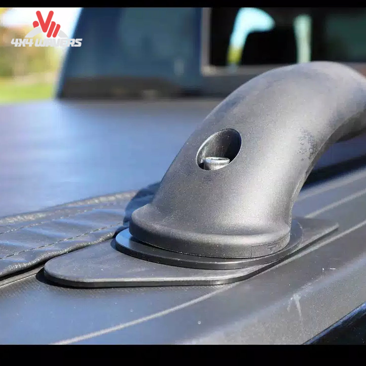 Detail view of continuous T-slot channel and black locker end stanchion 119864