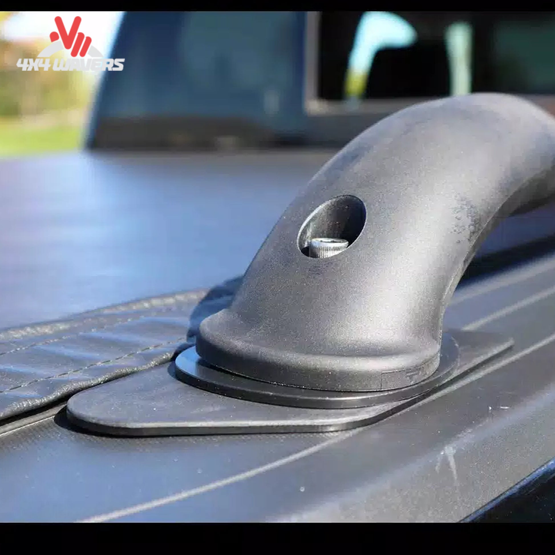 Detail view of continuous T-slot channel and black locker end stanchion 119864